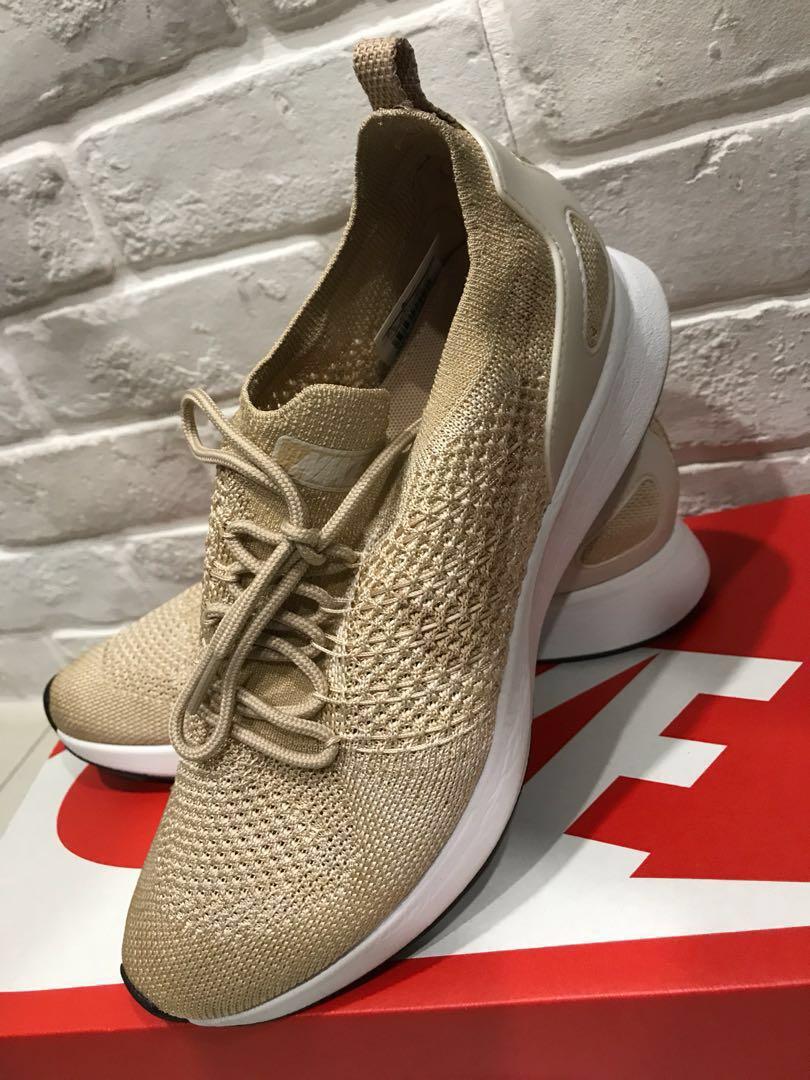 Women s Nike Air Zoom Mariah Flyknit Racer US 8.5 Sneakers