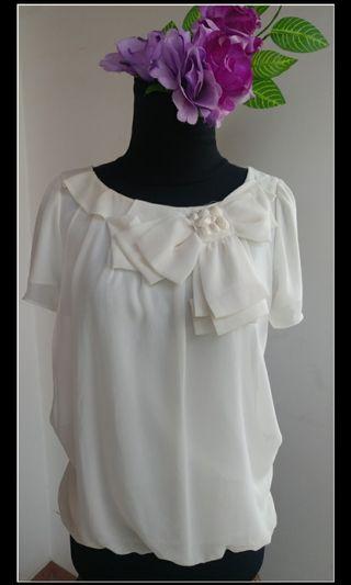 White Blouse Kaos Aksen Pita