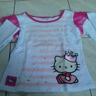 Baju Hk Free 1 Set Baju Ungu Ya !!

Ori Hk ya ,bli di Counter Nya Lsng 
Minus : Sdkt Di Bag Lengan Blkng Ada Stain hitam .tpi Samar Tdk Mengganggu Pemakaian Ya Mom 😊😊