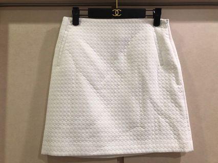 GG<5 white short skirt