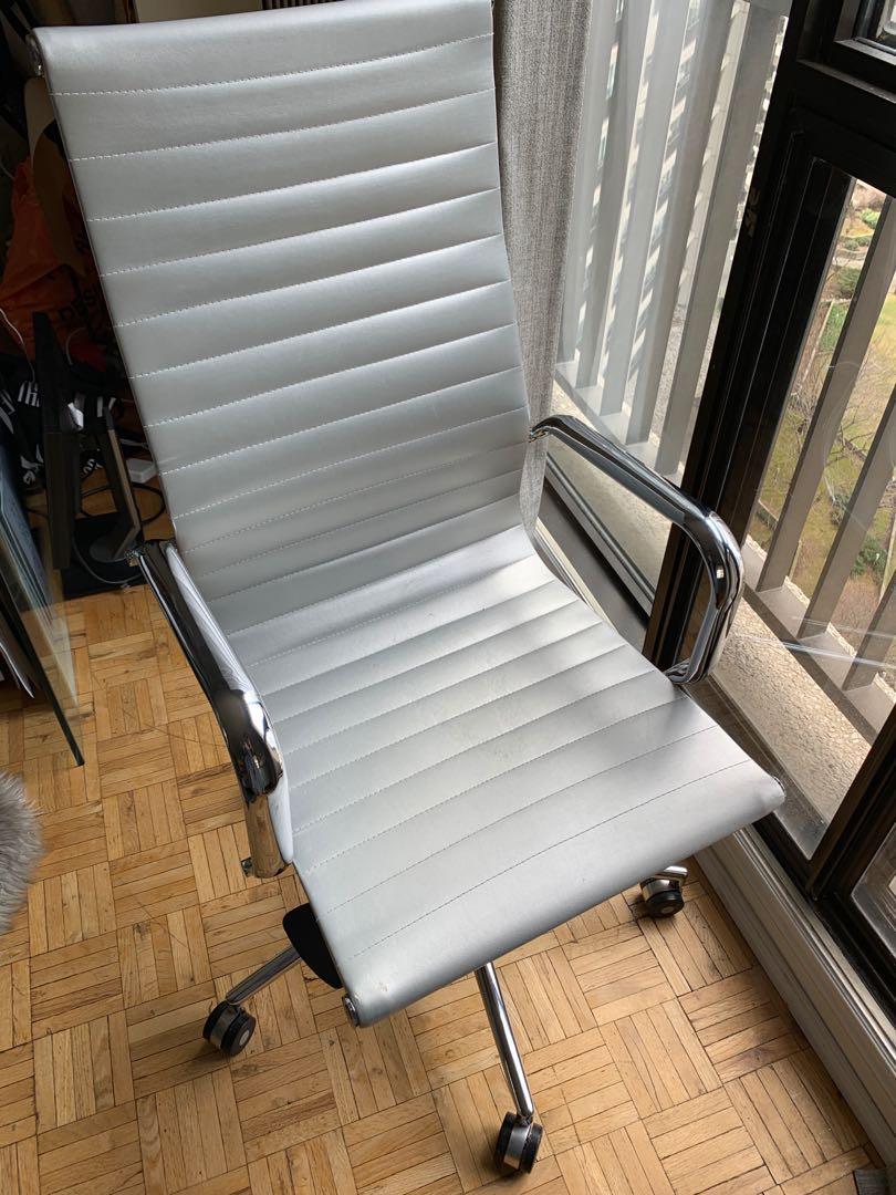 Structube clearance computer chair
