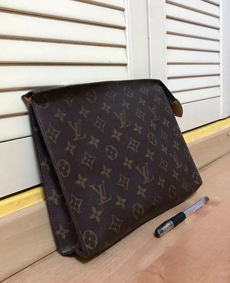 louis vuitton pouch bag