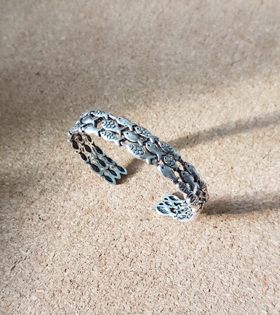 Bangle/ braclet (Category: Bracelets) located in Singapore. Submitted by ousamuel (Listing ID 228737171, Image 1). Description: A gift of Shalom. Bangle/ braclet. Adjustable - length 16.5cm n width 1.1cm. Give away foc a Slim Personal Alarm (battery operated) - pic 4.