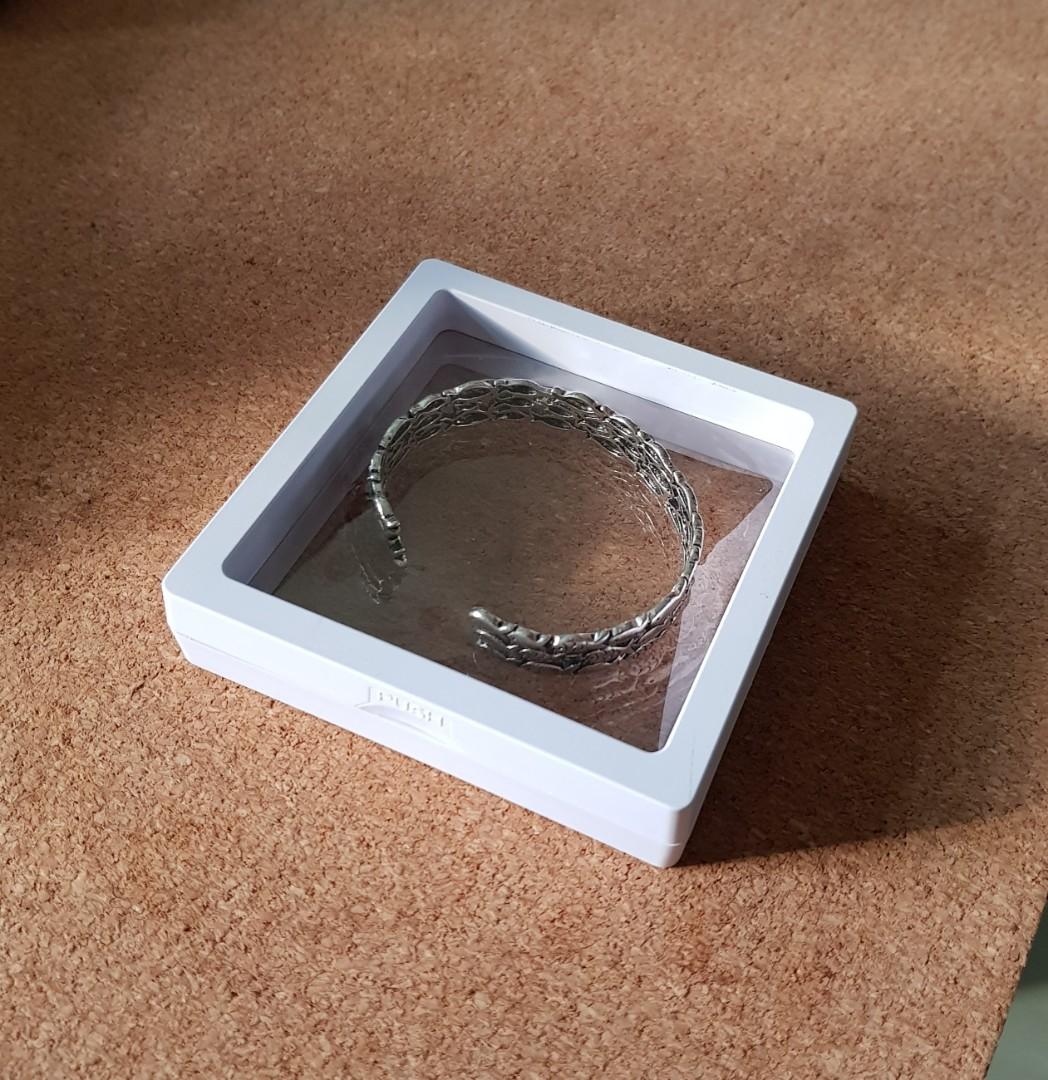 Bangle/ braclet (Category: Bracelets) located in Singapore. Submitted by ousamuel (Listing ID 228737171, Image 3). Description: A gift of Shalom. Bangle/ braclet. Adjustable - length 16.5cm n width 1.1cm. Give away foc a Slim Personal Alarm (battery operated) - pic 4.