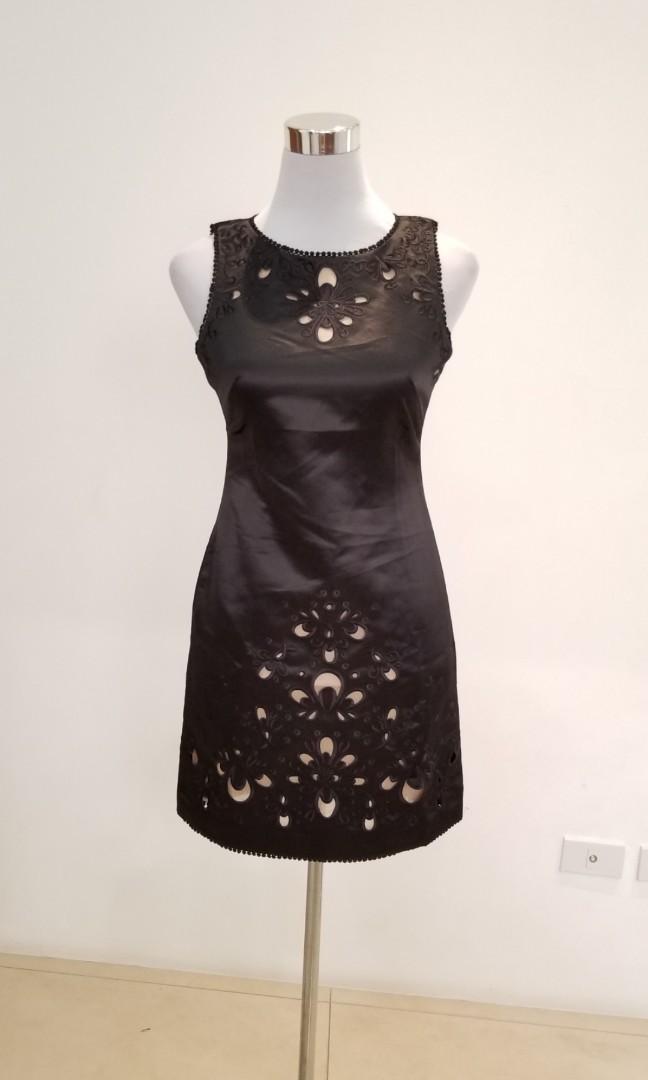 bcbg black sleeveless silk dress (Category: Dresses) located in Quezon City. Submitted by krista_closet (Listing ID 228767582, Image 1). Description: note: the dress isn't backless... too tight for the mannequin 😊.