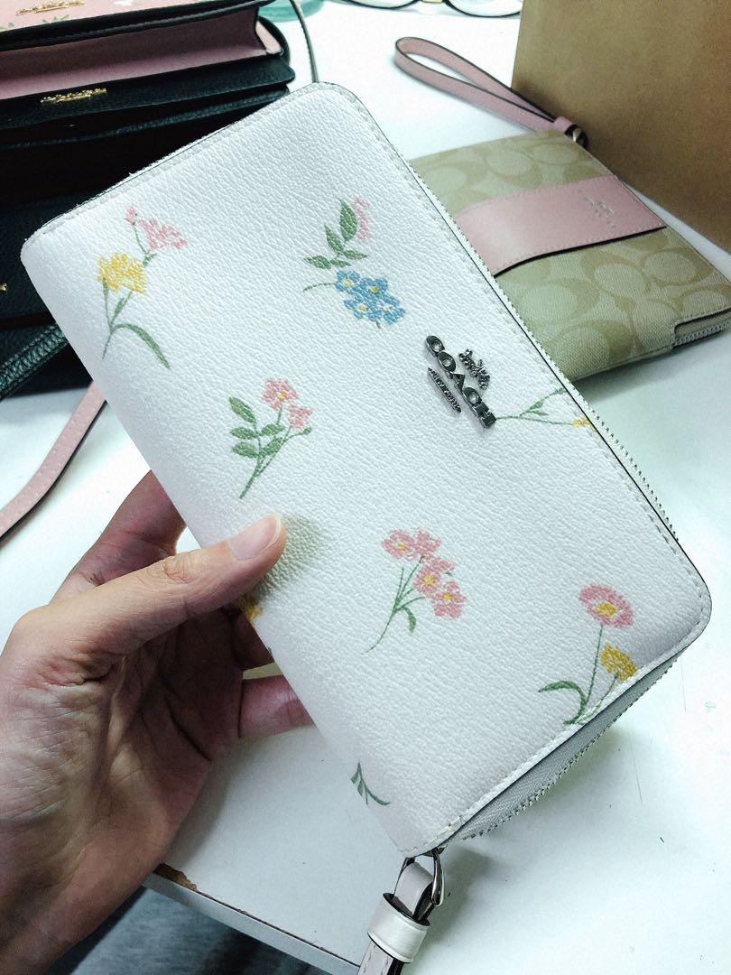 Coach春季限定白色碎花長夾 名牌精品 精品包包在旋轉拍賣