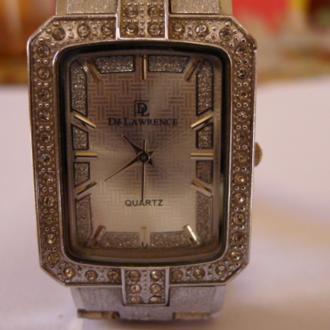 Lawrence quartz watch store