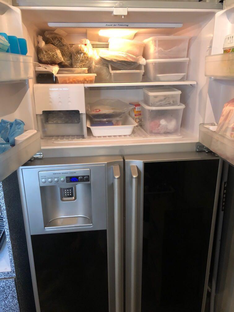 hitachi fridge with ice maker