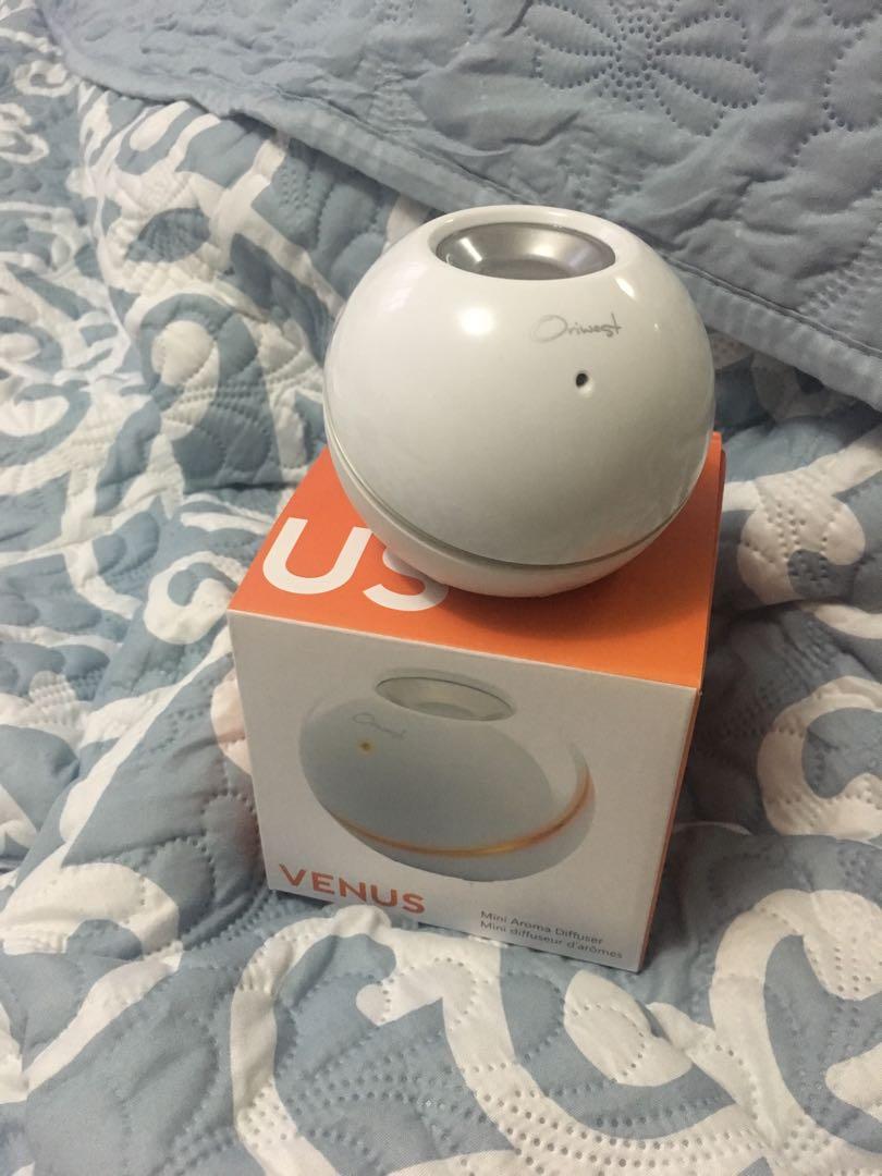 Mini Aroma Diffuser (Category: Health & Beauty Others) located in Toronto. Submitted by aelee (Listing ID 228634397, Image 2). Description: Brand new, don't use because I have one already! Perfect for desktop 😉 Discounts on bundles! Make me an offer :) .