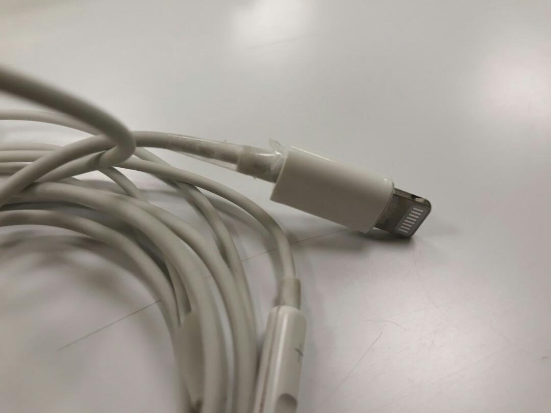 Original Iphone 8 lightning earphones (Category: Earphones) located in Pasay City. Submitted by littlesecrets.sh (Listing ID 228635852, Image 2). Description: Newly bought. Fully functioning. But as you can see in the second picture, there's a small part with a slight cut. I wrapped it with tape to keep it from further damage..