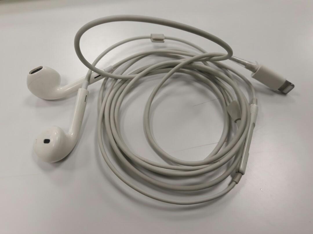 Original Iphone 8 lightning earphones (Category: Earphones) located in Pasay City. Submitted by littlesecrets.sh (Listing ID 228635852, Image 1). Description: Newly bought. Fully functioning. But as you can see in the second picture, there's a small part with a slight cut. I wrapped it with tape to keep it from further damage..
