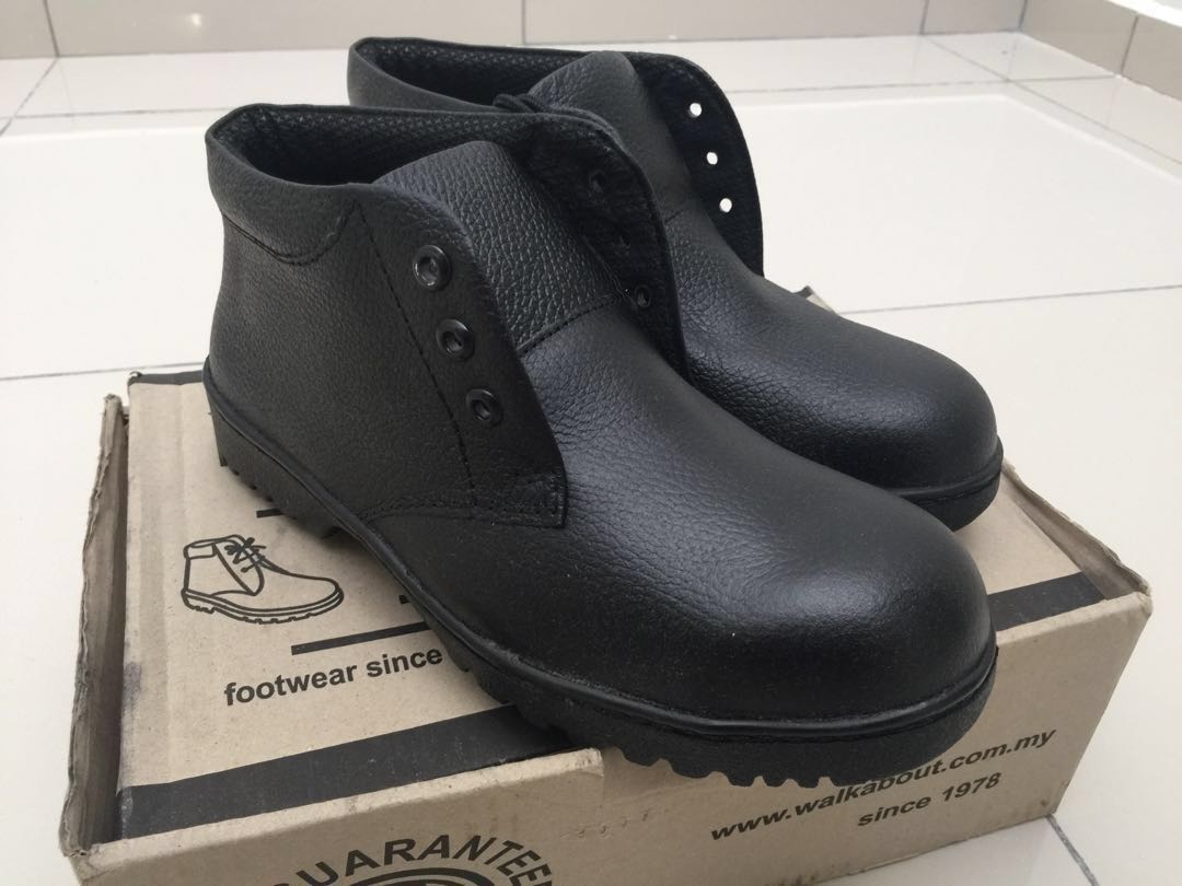 Walkabout safety shoes, Men's Fashion 