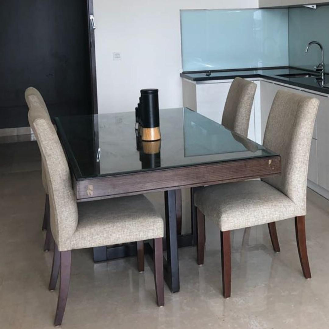 1 Set Meja Makan Dan 4 Kursi Dari Vinoti Living Perabotan Rumah Di Carousell