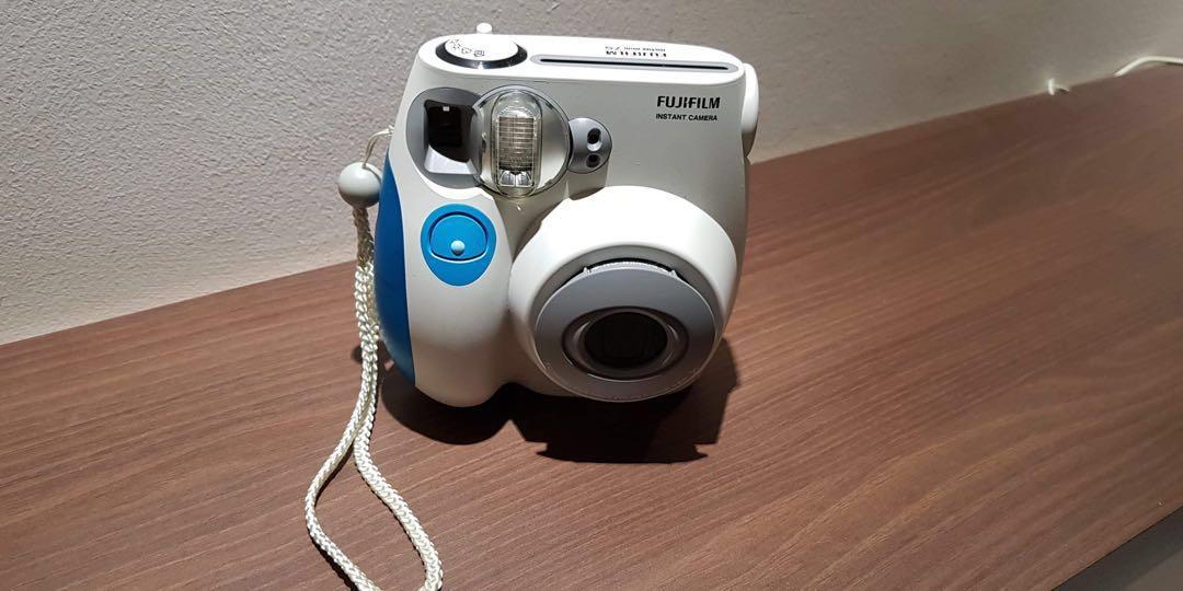 Fujifilm Instax Mini 7s (Category: Cameras) located in Makati City. Submitted by jseries0915 (Listing ID 227887018, Image 2). Description: Hi! I am selling a friend’s pre loved Fujifilm Instax Mini 7s. The item is lady owned and is rarely used. It is in PRISTINE to ALMOST NEW condition. Please refer below for other info. Thank you! Inclusion: - Battery - Pouch *No Box I prefer meet up. I don’t recommend shipping for this item. Please check my pre