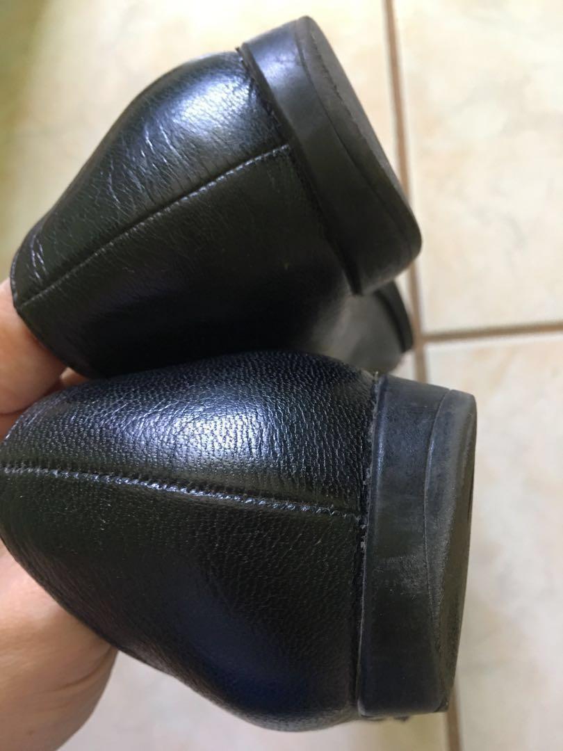 Naturalizer Ladies shoes (Category: Flats & Sandals) located in Makati City. Submitted by joisel (Listing ID 213704137, Image 3). Description: Size US 6.5W, UK 4.5 Used foot socks Meet-up only so buyer can check the item. Price reduced for those asking for last price. .