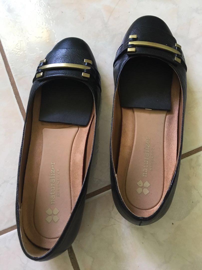 Naturalizer Ladies shoes (Category: Flats & Sandals) located in Makati City. Submitted by joisel (Listing ID 213704137, Image 1). Description: Size US 6.5W, UK 4.5 Used foot socks Meet-up only so buyer can check the item. Price reduced for those asking for last price. .