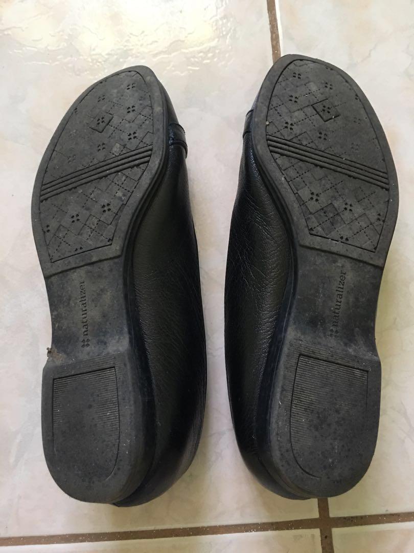 Naturalizer Ladies shoes (Category: Flats & Sandals) located in Makati City. Submitted by joisel (Listing ID 213704137, Image 2). Description: Size US 6.5W, UK 4.5 Used foot socks Meet-up only so buyer can check the item. Price reduced for those asking for last price. .