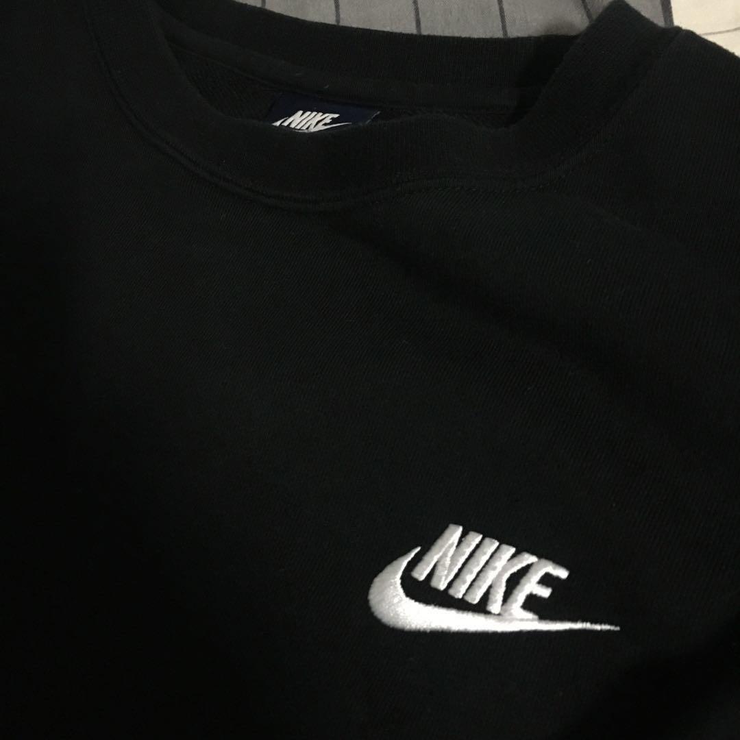 nike club swoosh crew sweatshirt in black