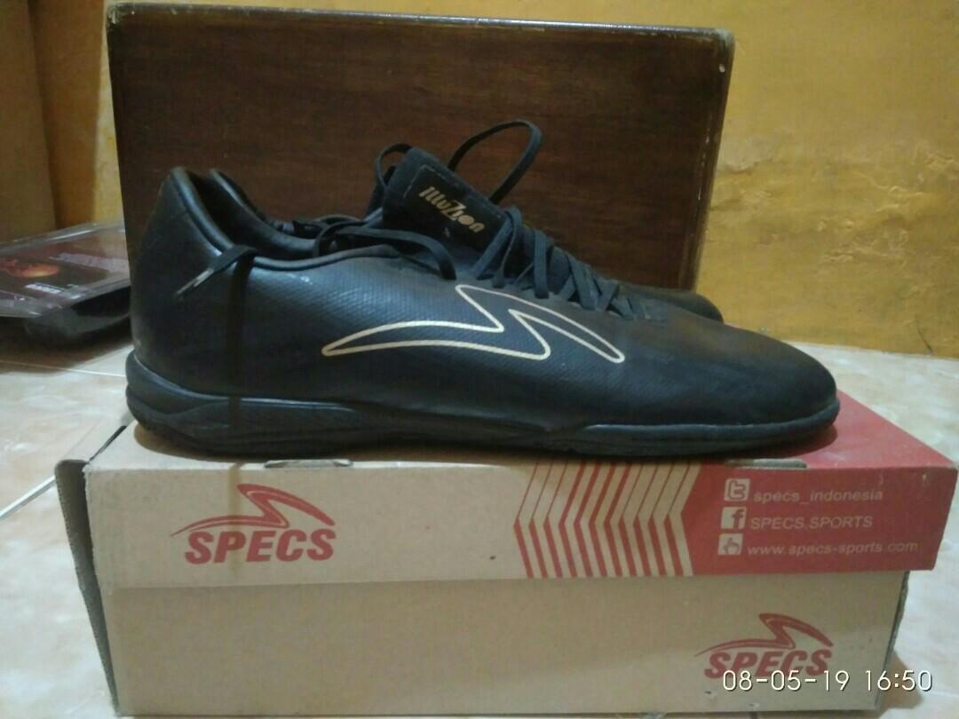 Sepatu Futsal Specs Iiluzion Hitam Ukuran 42 Olah Raga Baju Olahraga Di Carousell