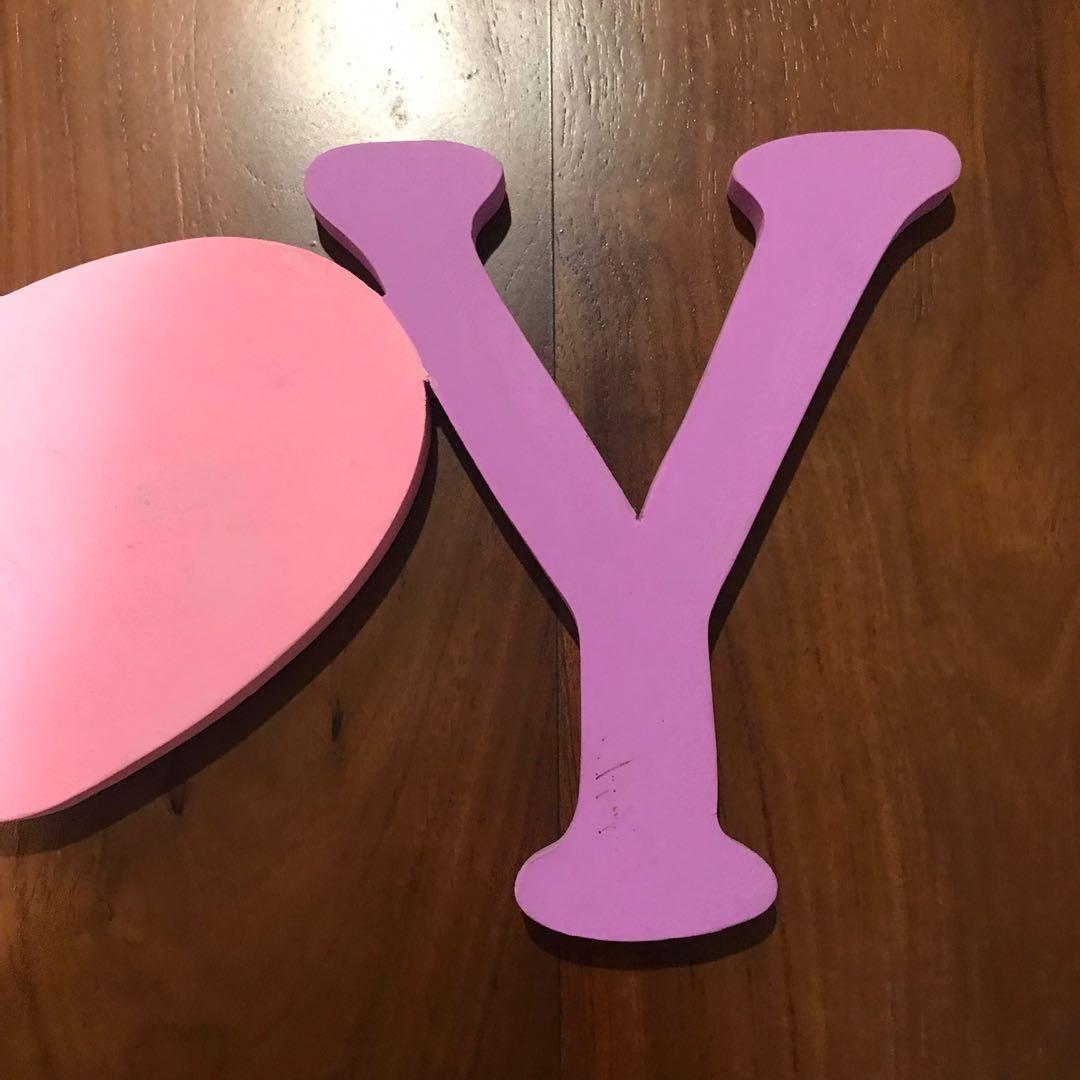 Wooden Letter Huruf Dekorasi Kayu W Love Y Perabotan Rumah Di Carousell