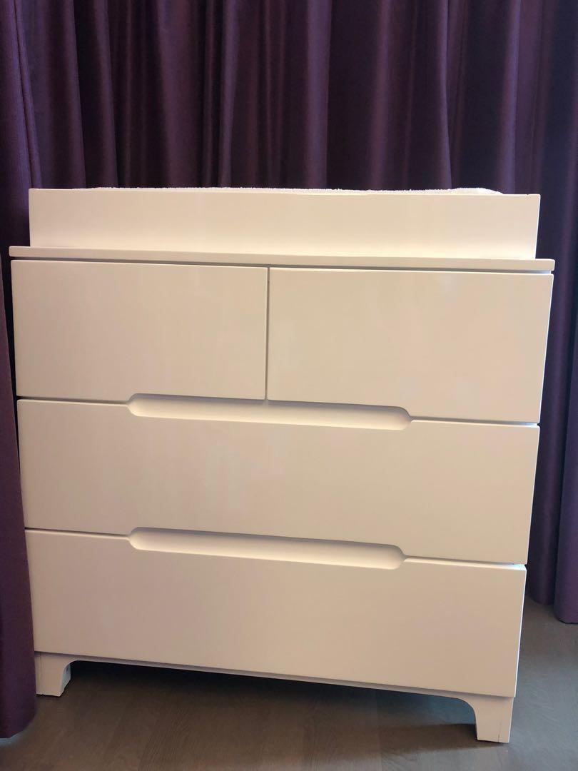 alma dresser