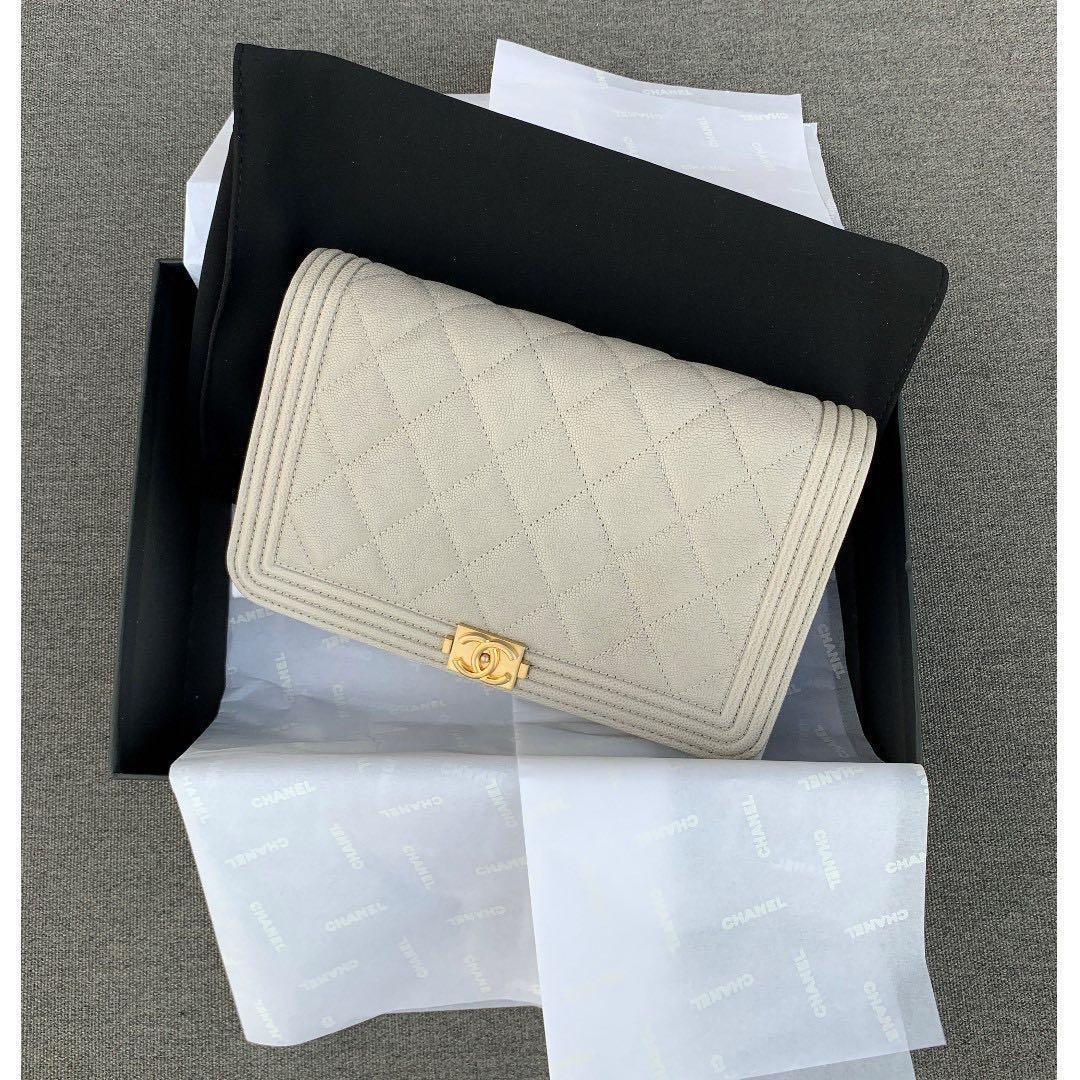 chanel le boy wallet on chain