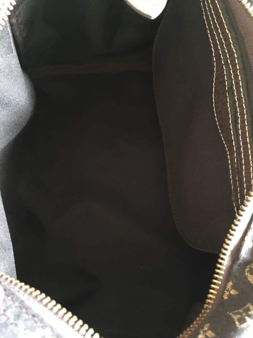 LV Bag (Category: Tote Bags) located in Muntinlupa City. Submitted by charm_alberto (Listing ID 226258797, Image 3). Description: EUC One of my fave bag No code but all hardware buttons have the brand engraved Rfs: needs to dispose some of my bags.