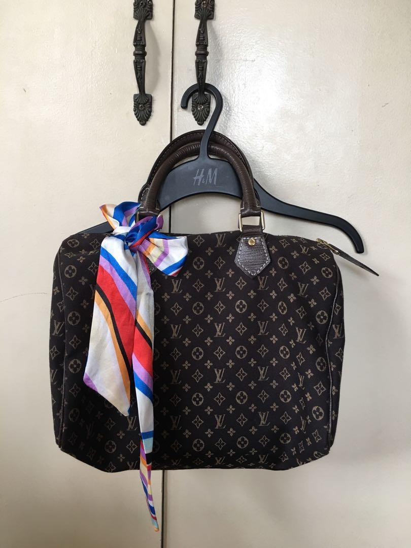 LV Bag (Category: Tote Bags) located in Muntinlupa City. Submitted by charm_alberto (Listing ID 226258797, Image 1). Description: EUC One of my fave bag No code but all hardware buttons have the brand engraved Rfs: needs to dispose some of my bags.