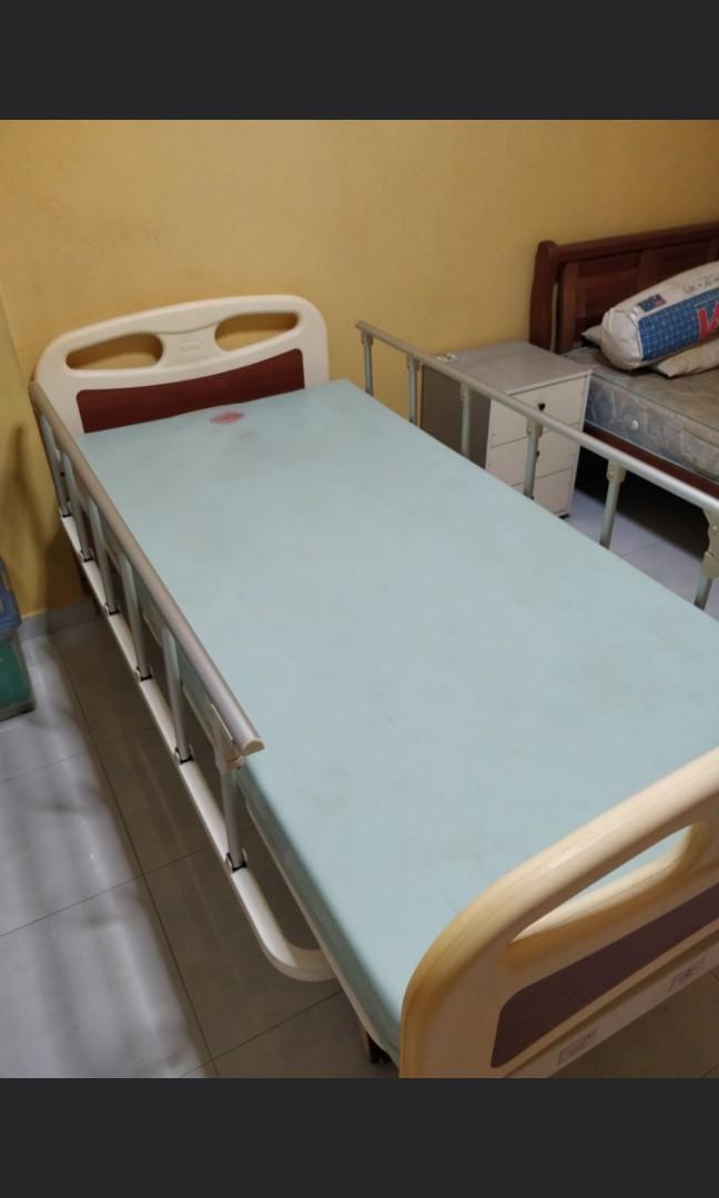 Manual Three Crank Hospital Bed, Furniture & Home Living, Furniture