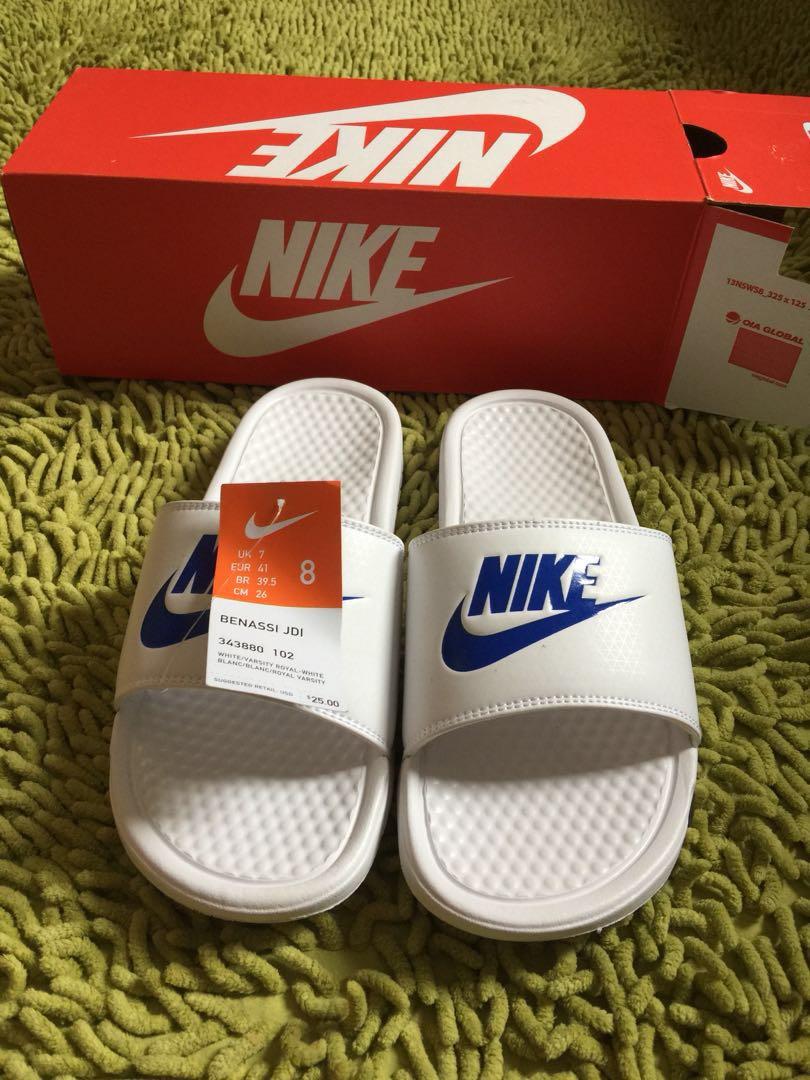 nike benassi slides size 8