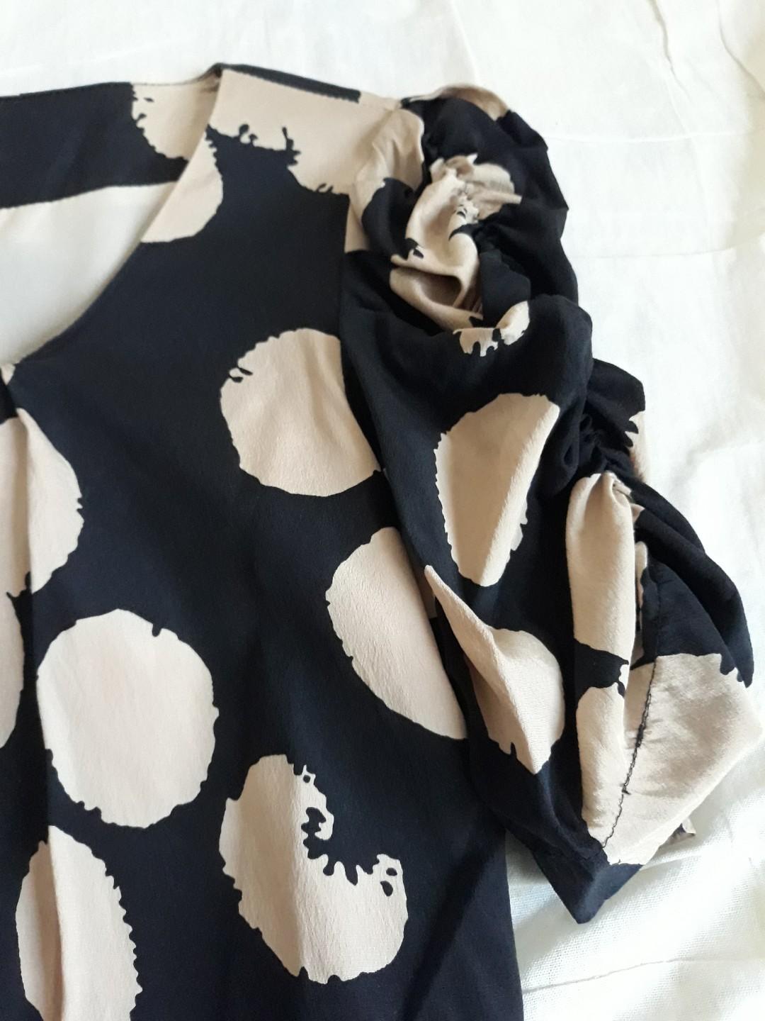 Polka bodycon office casual dress (Category: Dresses) located in Arayat. Submitted by mgf00 (Listing ID 229016263, Image 2). Description: USED THRICE Fits small - medium body size only Slightly stretchable No signs of usage 9/10 No flaw - stored only Please manage your expection as you are purchasing some preloved and some brand new but stored and has minor damage items. Thank you so much! Please be kind to the seller😊 Pm for more inquiries and 