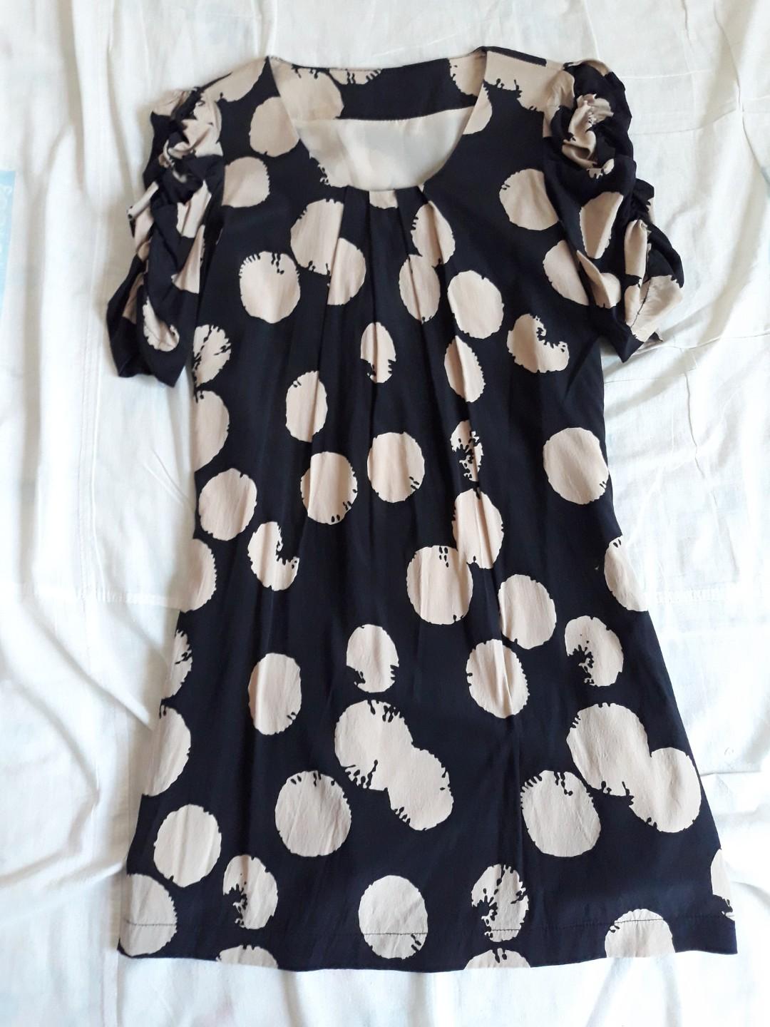 Polka bodycon office casual dress (Category: Dresses) located in Arayat. Submitted by mgf00 (Listing ID 229016263, Image 1). Description: USED THRICE Fits small - medium body size only Slightly stretchable No signs of usage 9/10 No flaw - stored only Please manage your expection as you are purchasing some preloved and some brand new but stored and has minor damage items. Thank you so much! Please be kind to the seller😊 Pm for more inquiries and 