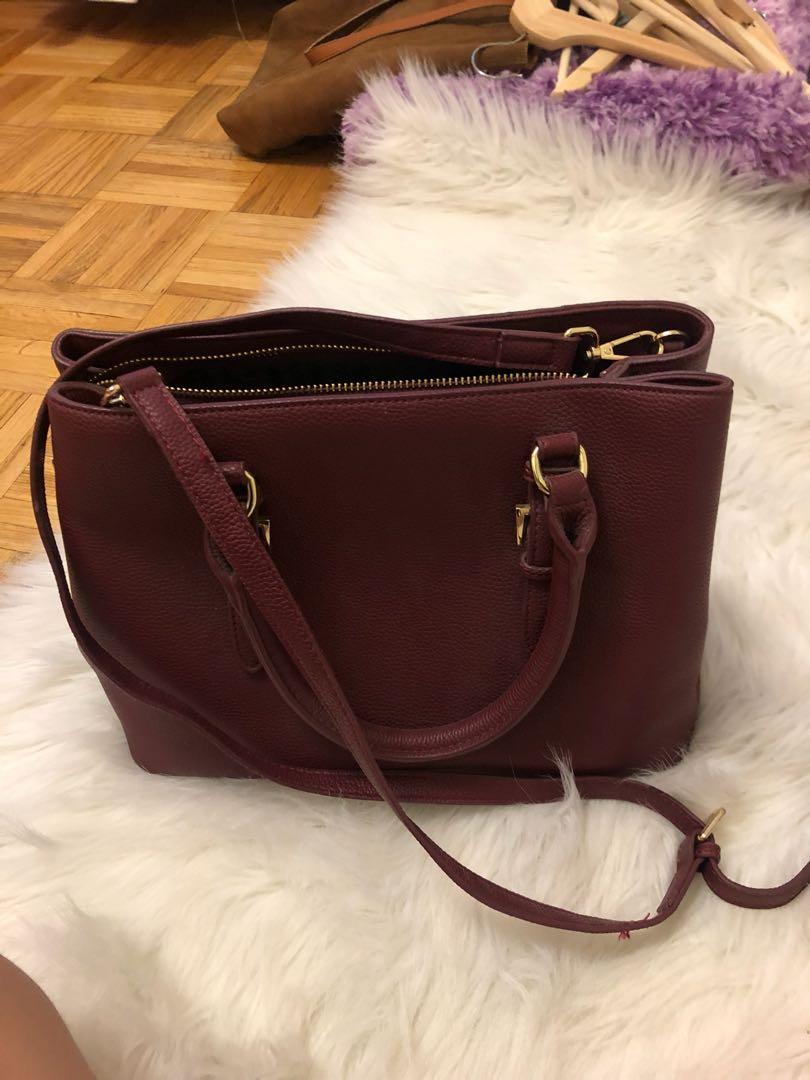 Prada Bag (Category: Bags & Wallets) located in Toronto. Submitted by nicahcloset (Listing ID 228976828, Image 3). Description: .