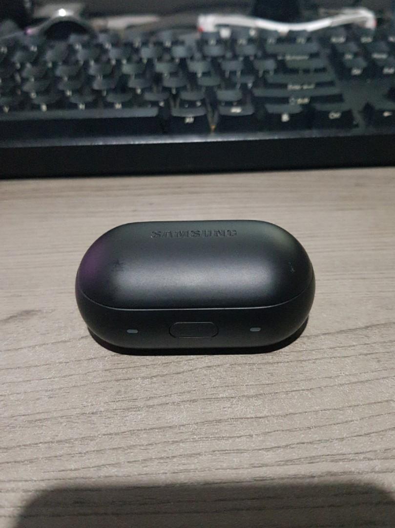 Iconx charging case outlet