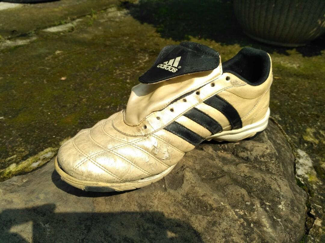 Sepatu Bola Futsal Lapangan Rumput Adidas Fesyen Pria Sepatu Lainnya Di Carousell