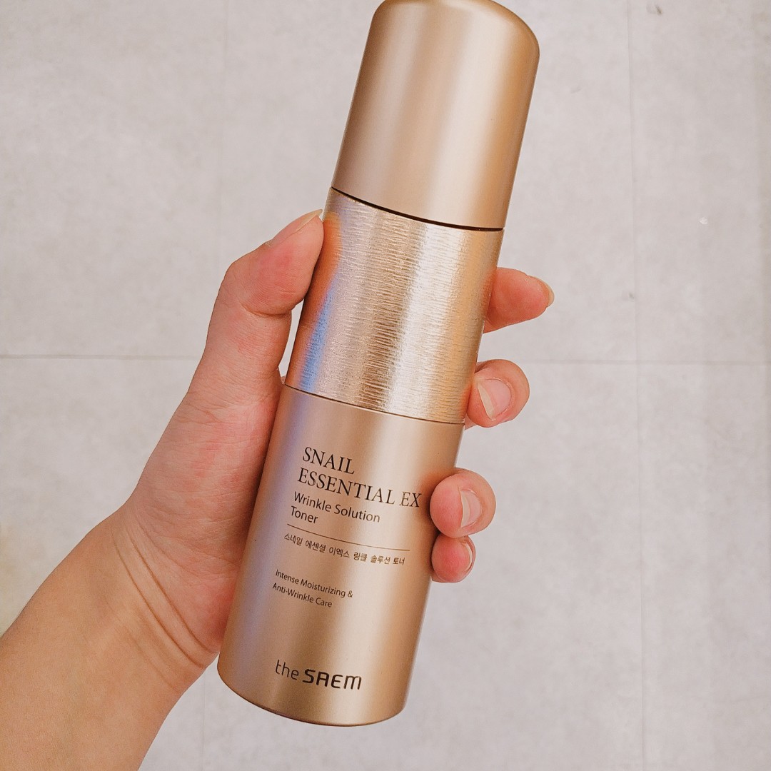 snail essential ex wrinkle solution toner