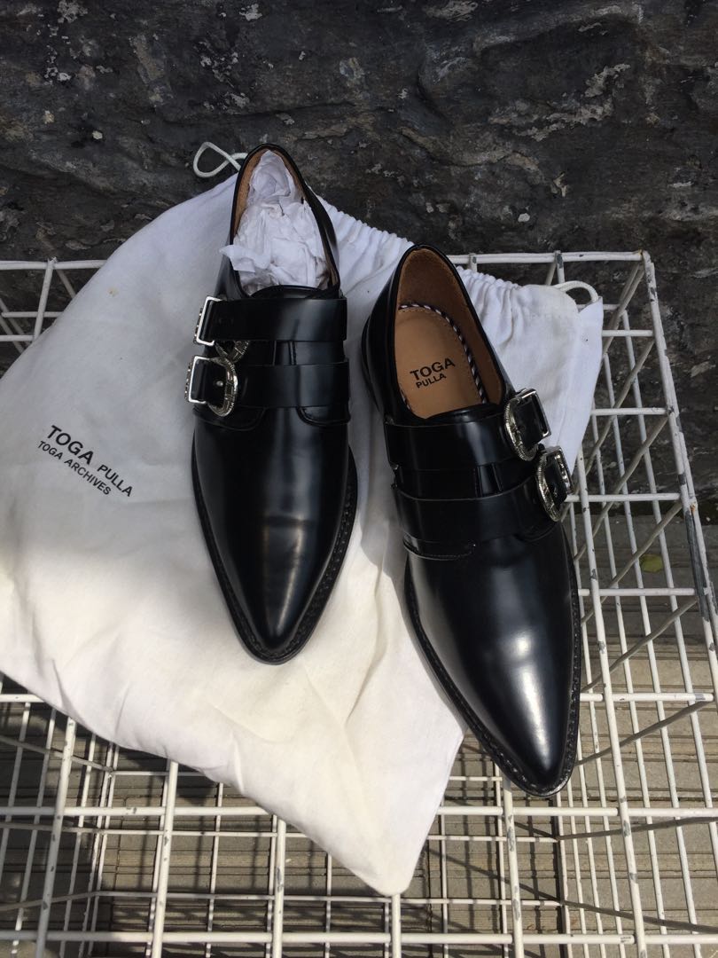 toga pulla shoes