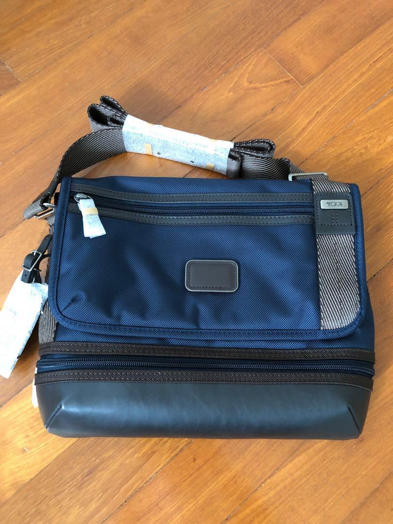 tumi base sling
