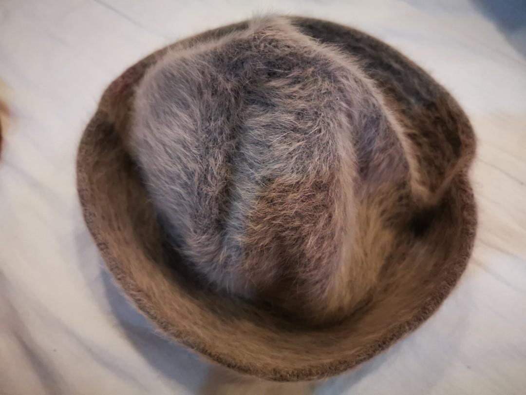 Winter hat (Category: Hats & Beanies) located in Singapore. Submitted by nochatter (Listing ID 228965564, Image 2). Description: S$5 each.