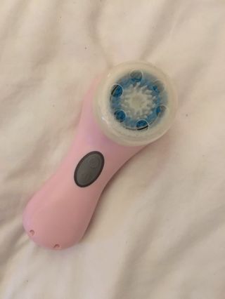 (Category: ) located in . Submitted by dillsynella (Listing ID 228620030, Image 1). Description: .