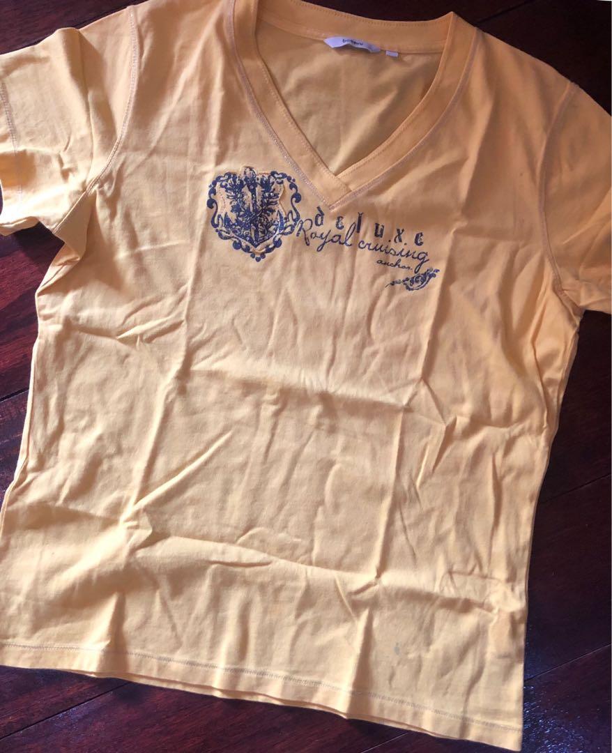Bossini T-shirt (Category: Shirts) located in Las Pinas. Submitted by dsppp (Listing ID 229222906, Image 1). Description: Authentic NEVER BEEN USED just no tag.