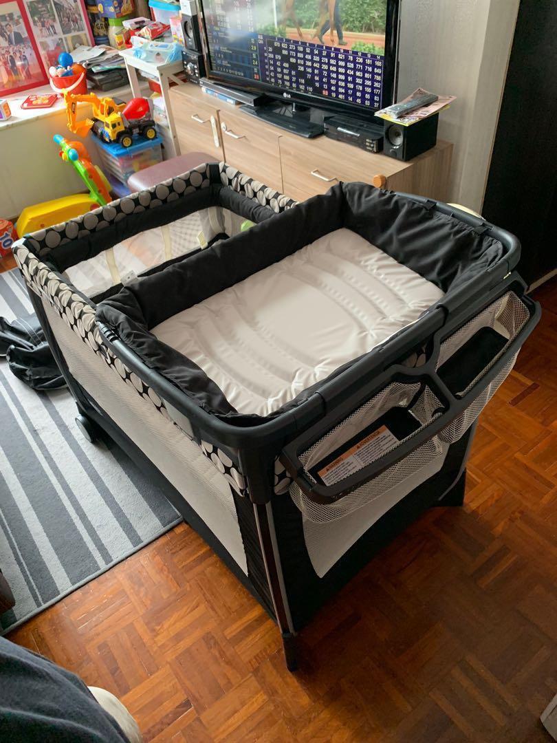 Chicco Lullaby Magic Playard BB 網床, 兒童＆孕婦用品, 兒童傢具, 兒童傢具 嬰兒床 Carousell