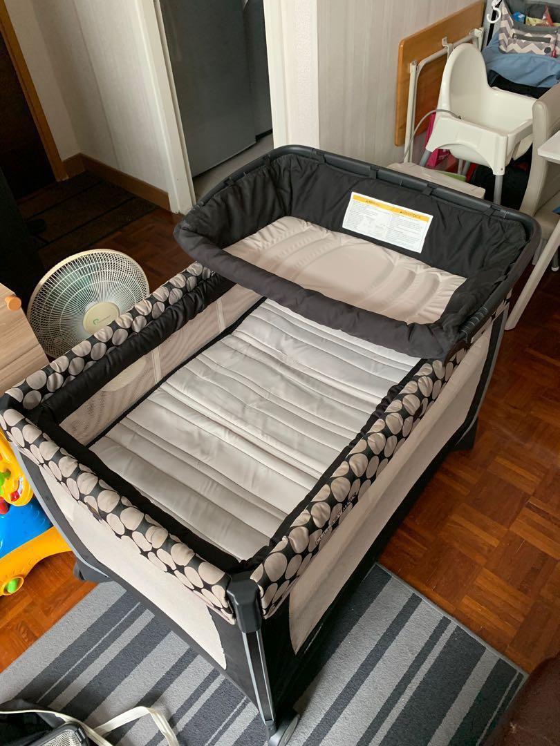 Chicco Lullaby Magic Playard BB 網床, 兒童＆孕婦用品, 兒童傢具, 兒童傢具 嬰兒床 Carousell