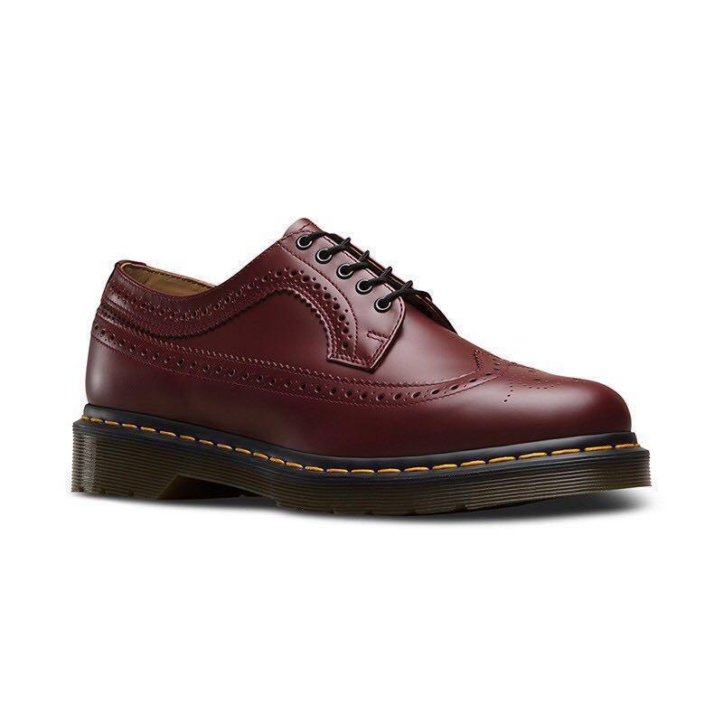 DR. MARTENS 3989 BROGUES IN CHERRY RED 