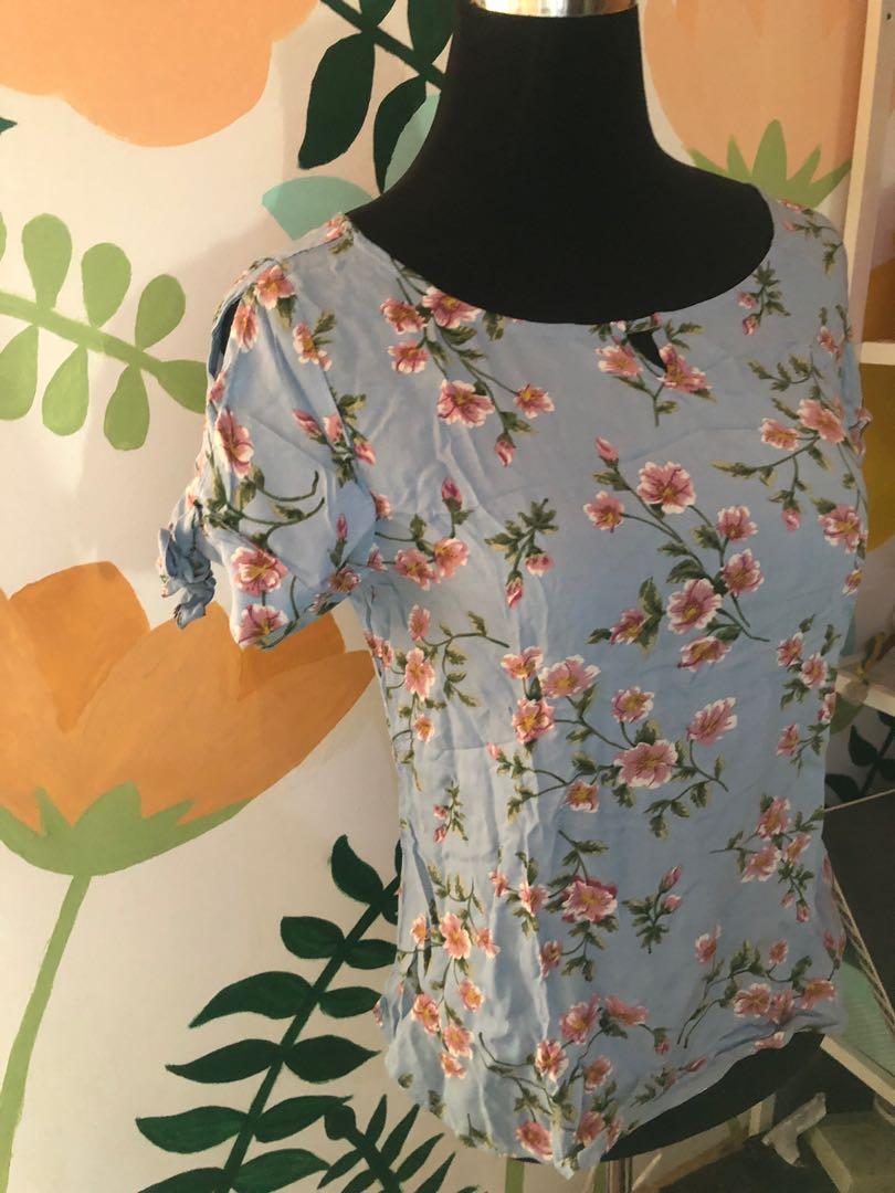 Floral Blouse (Category: Blouses) located in Las Pinas. Submitted by dsppp (Listing ID 229224544, Image 2). Description: Never been used still with tag Floral pattern good quality cloth very breathable Bought for Php 400.