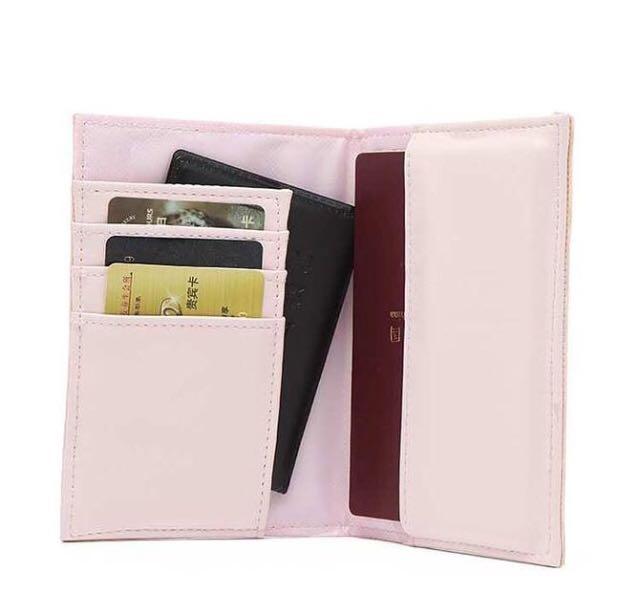 Guess Passport Case, Fashion, Wanita di Carousell