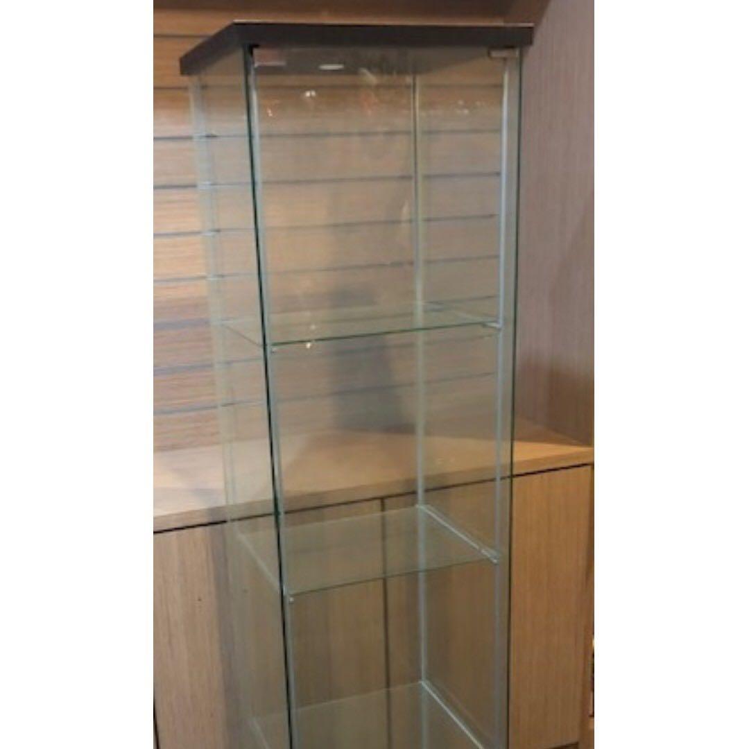 二手自取 Ikea Detolf 玻璃門櫃展示櫃收納櫃黑棕色 居家生活 居家收納在旋轉拍賣