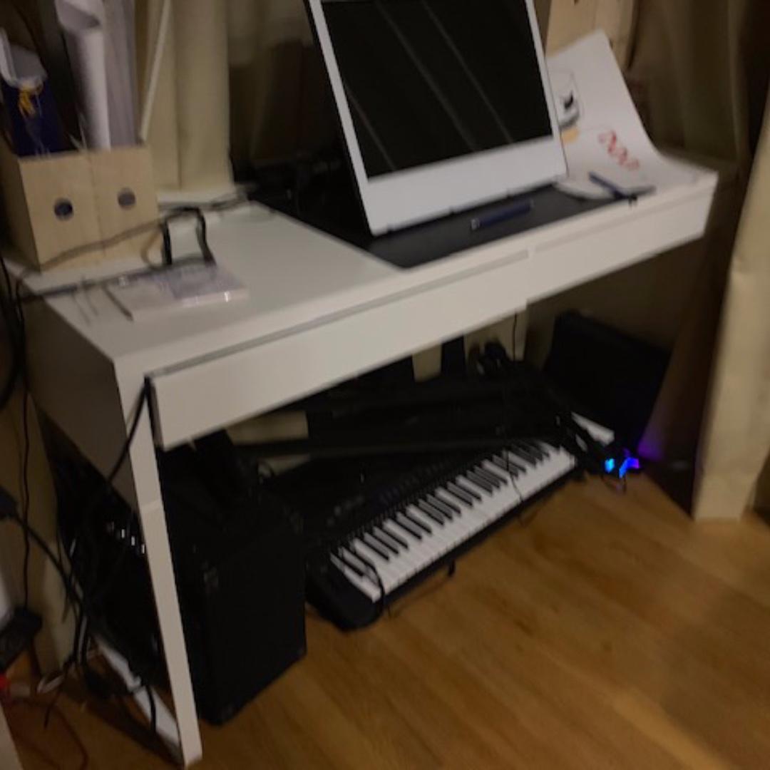 Ikea Micke Desk White 142x50 Cm Furniture Others On Carousell