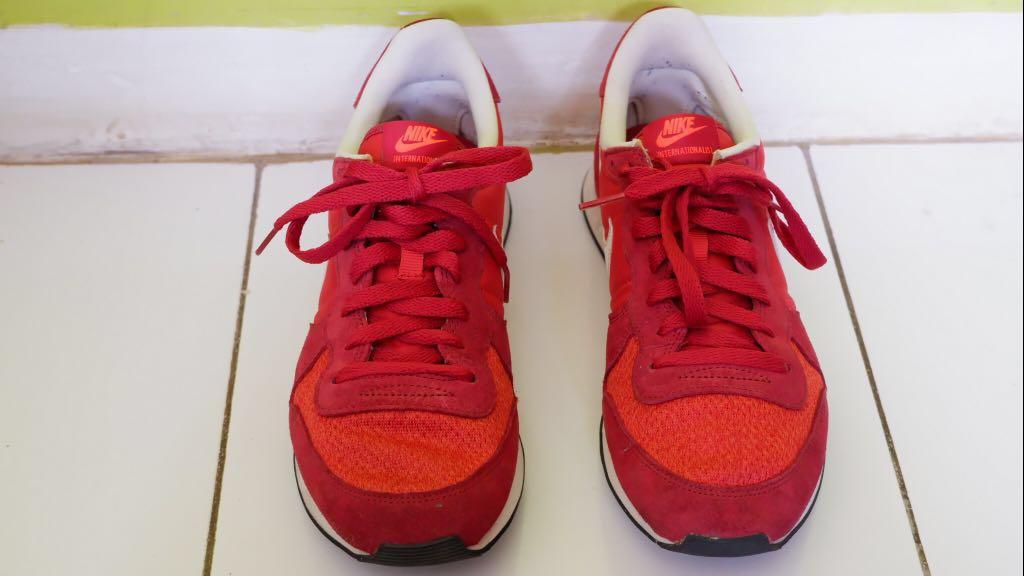 nike internationalist red