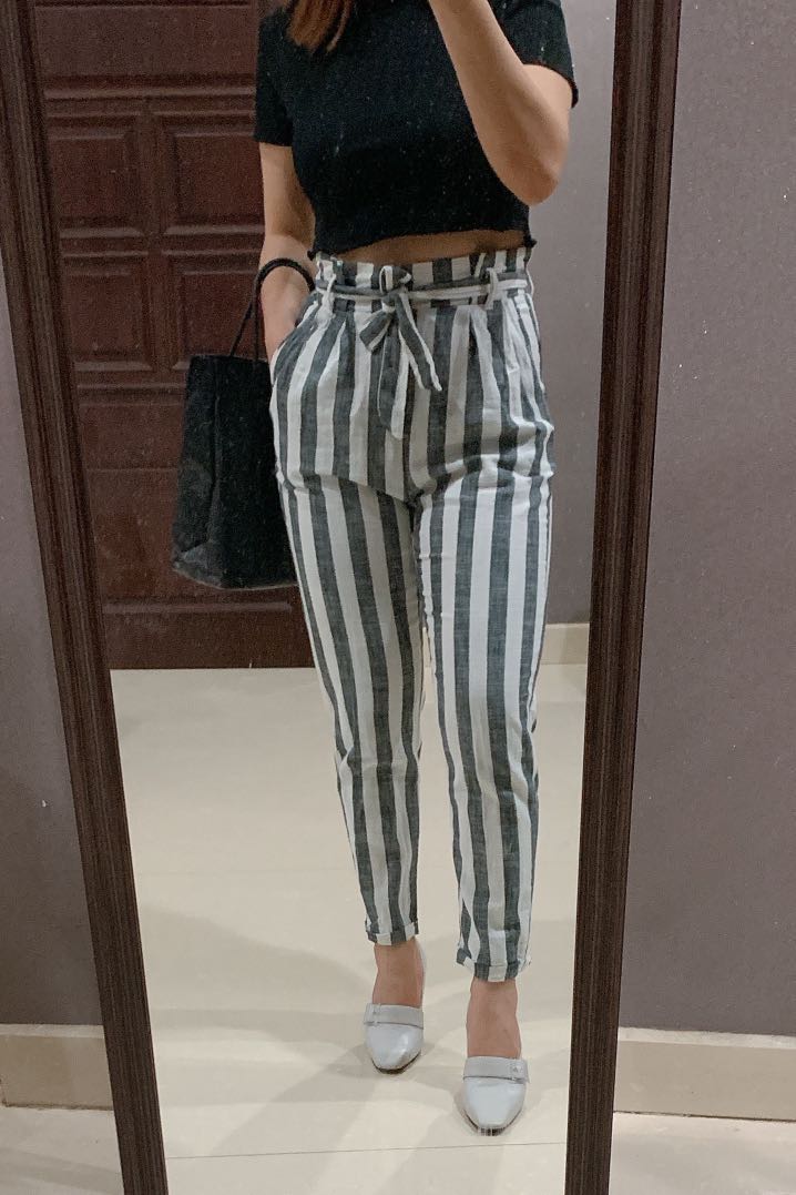 PRELOVED Bershka Pantalon Paperbag a rayures Fesyen Wanita Pakaian Wanita Bawahan di Carousell